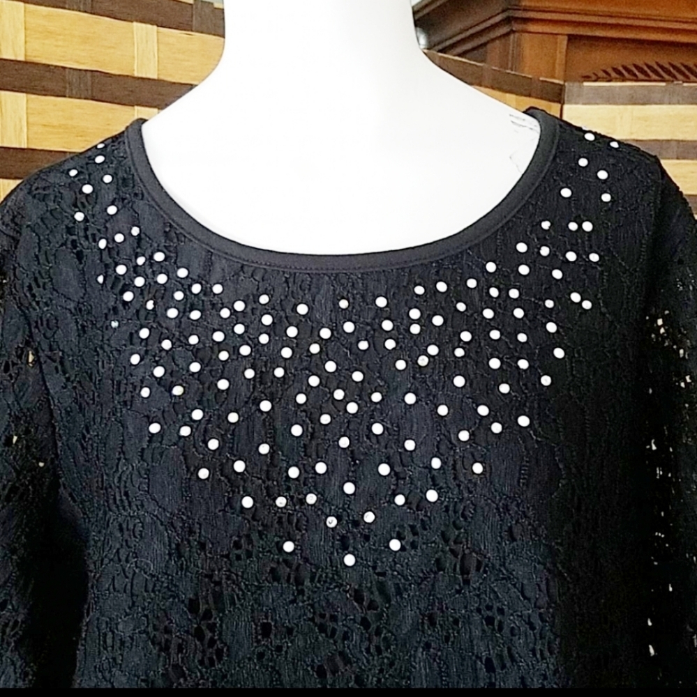 Quacker Factory Stud lace tshirt